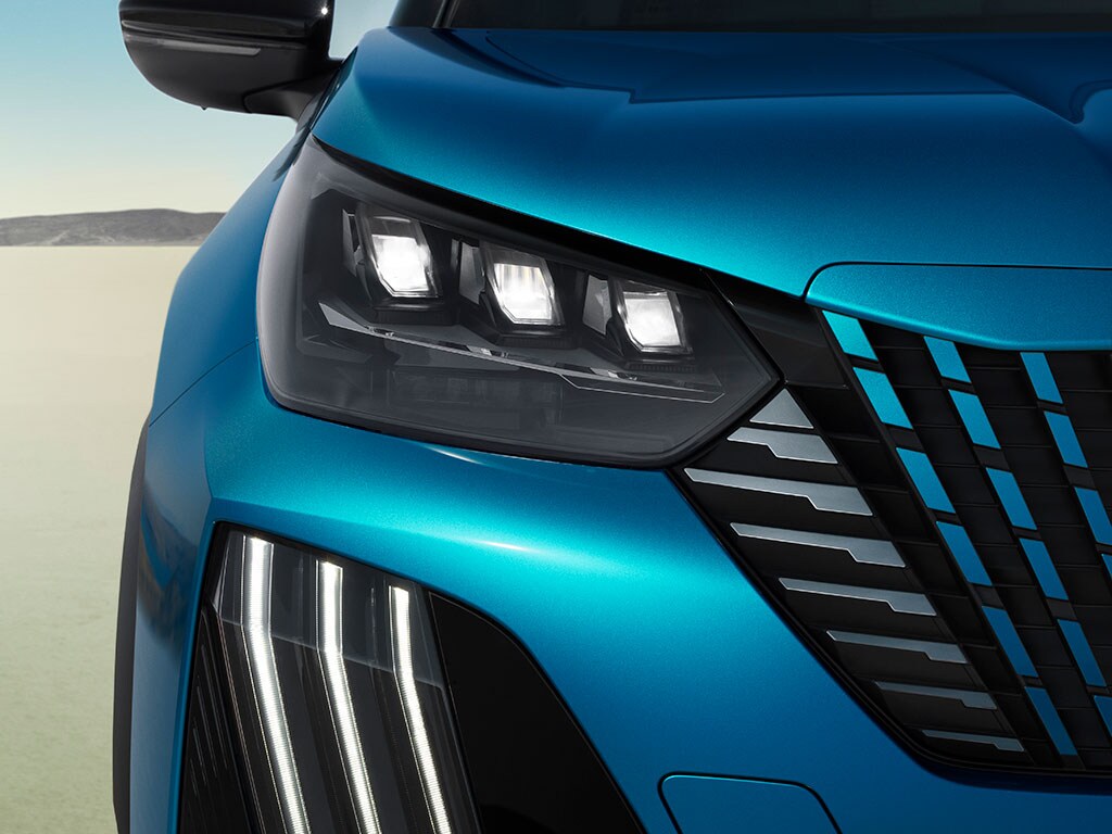 De nieuwe PEUGEOT E-2008 LED koplampen