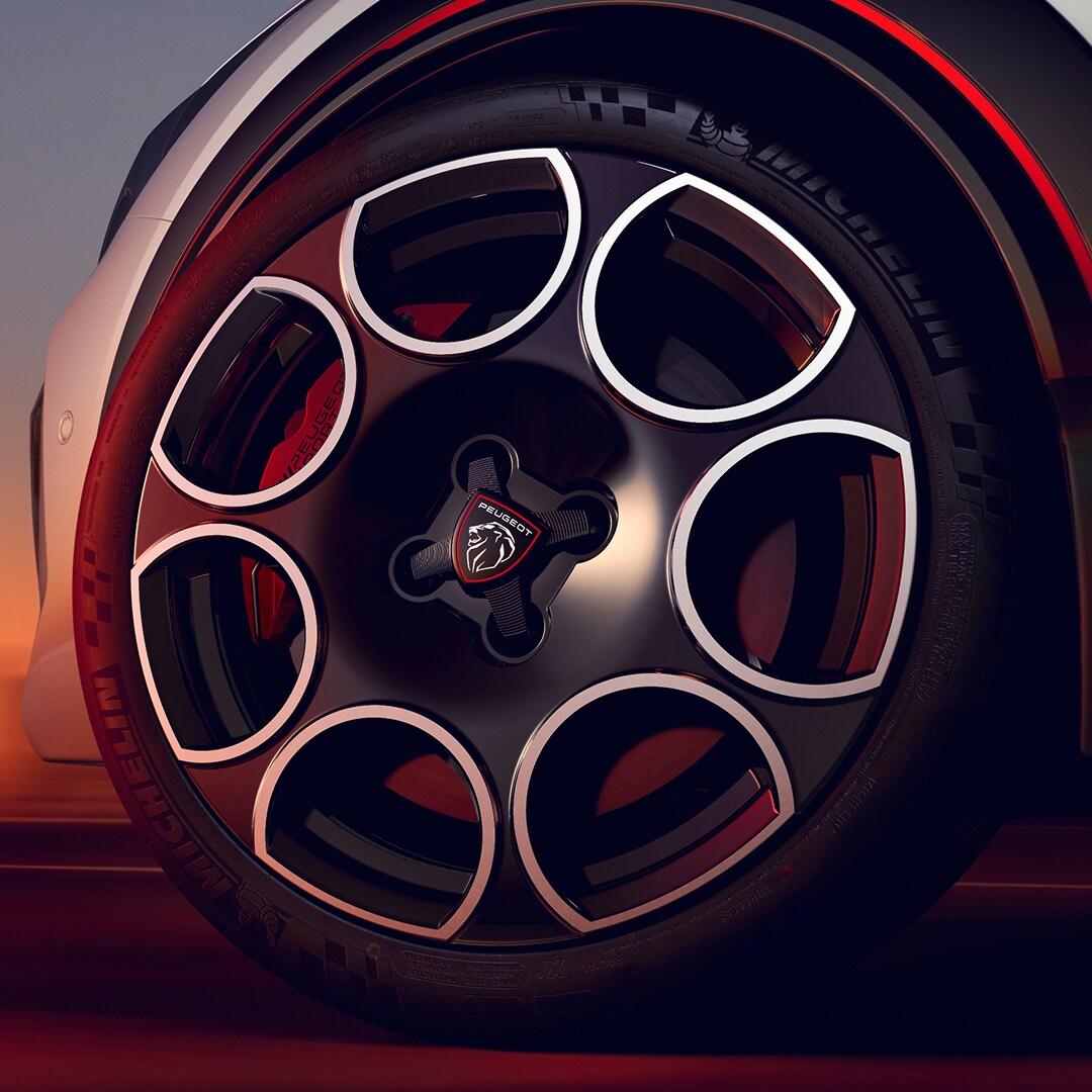 18" lichtmetalen velgen met perforaties van de nieuwe PEUGEOT E-208 GTi