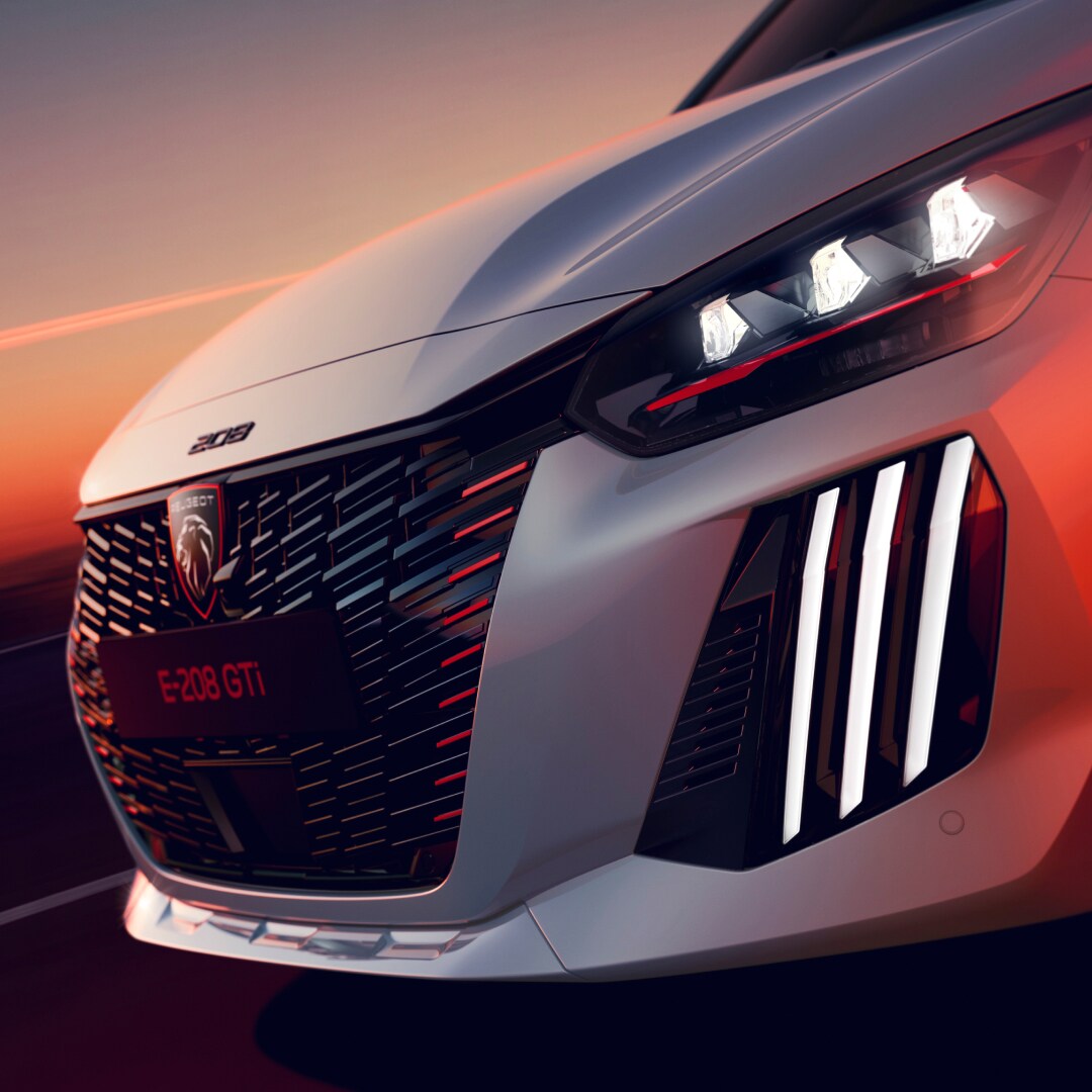 Vooraanzicht van de nieuwe PEUGEOT E-208 GTi