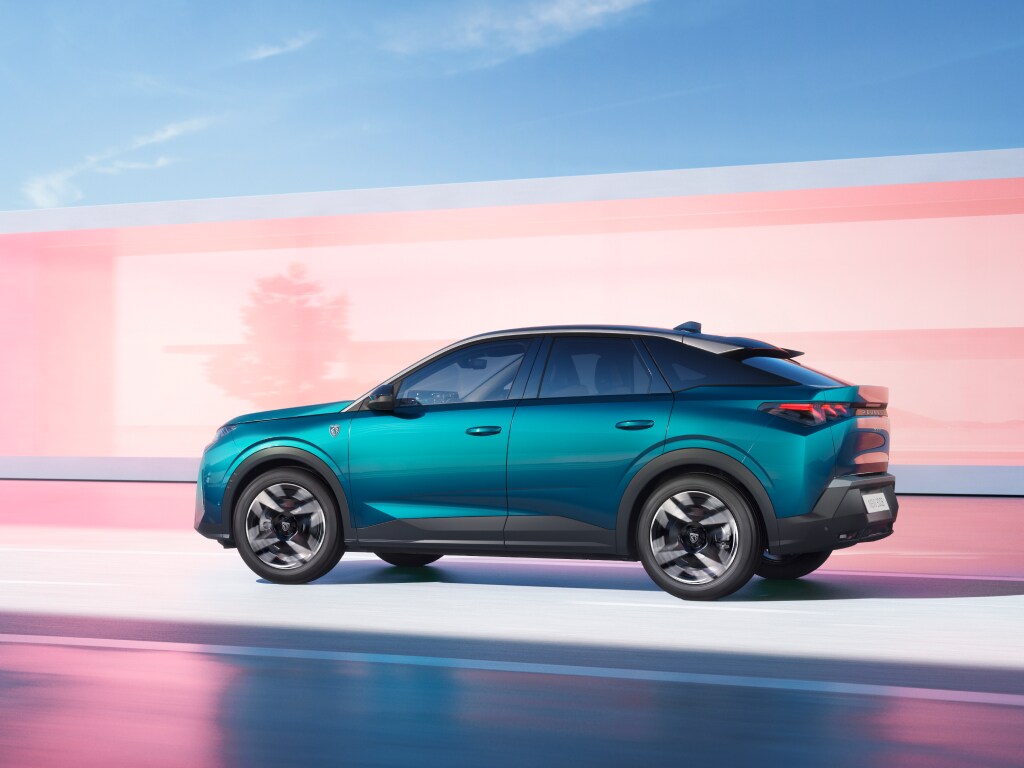 Nieuwe PEUGEOT 3008 Hybrid Obsession Blue in profiel