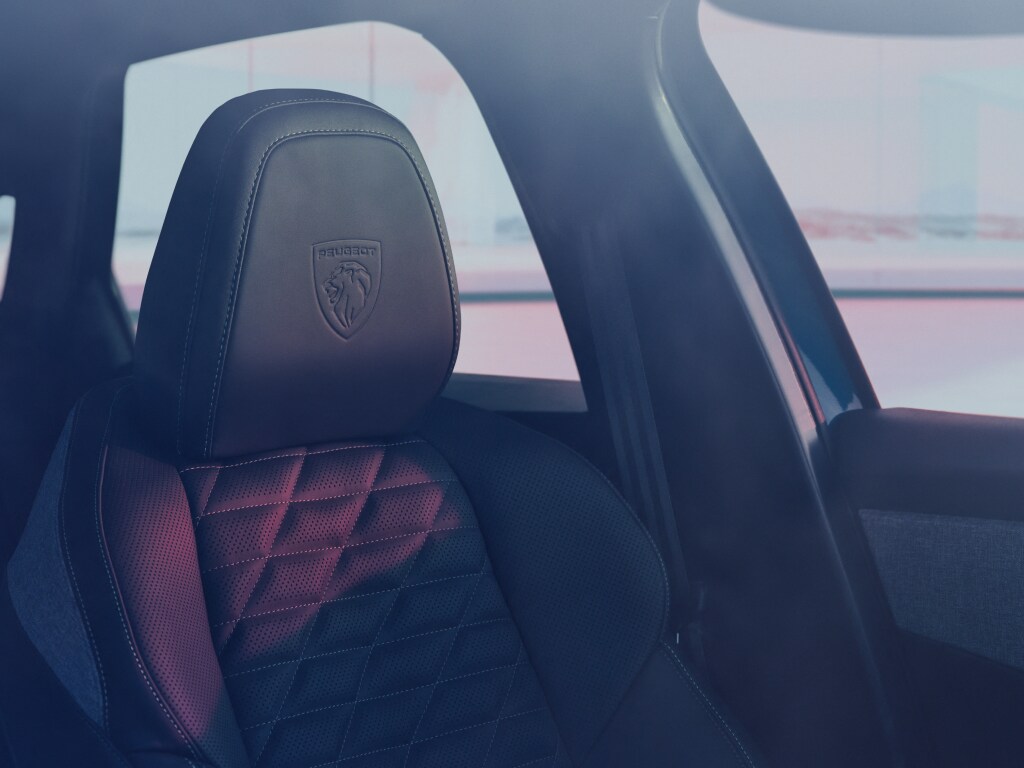 Nieuwe PEUGEOT 3008 Hybrid met verwarmende AGR-zetels