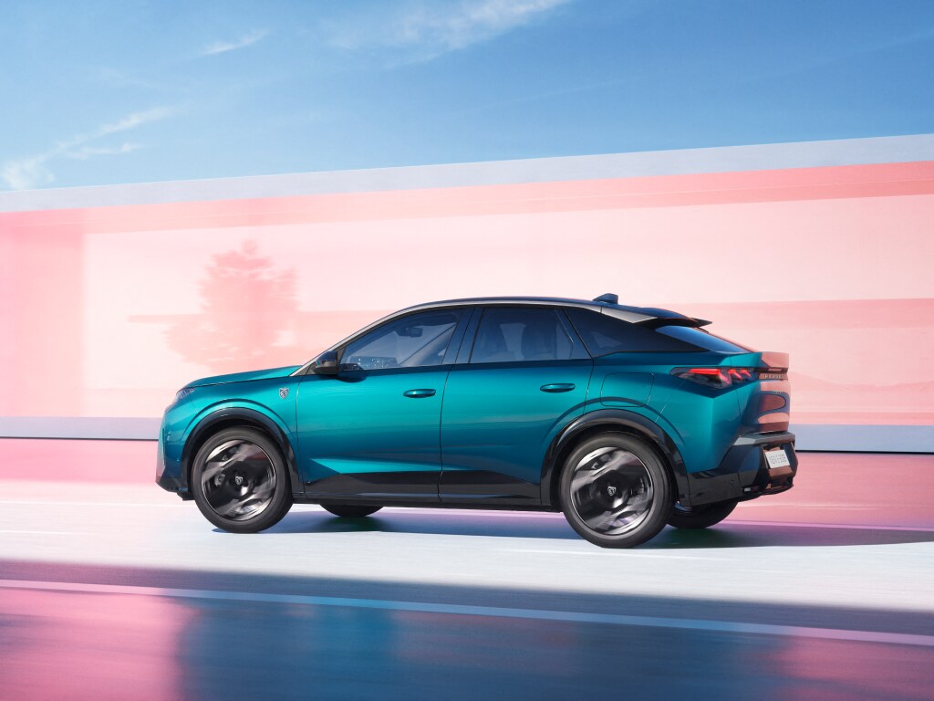 Nieuwe PEUGEOT 3008 Hybrid Obsession Blue in profiel