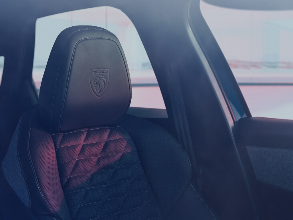 Nieuwe PEUGEOT E-3008 met verwarmende AGR-zetels