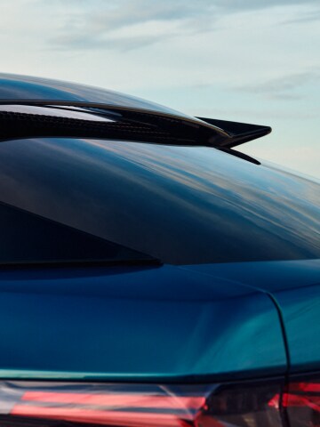 PEUGEOT E-3008 floating spoiler achteraan