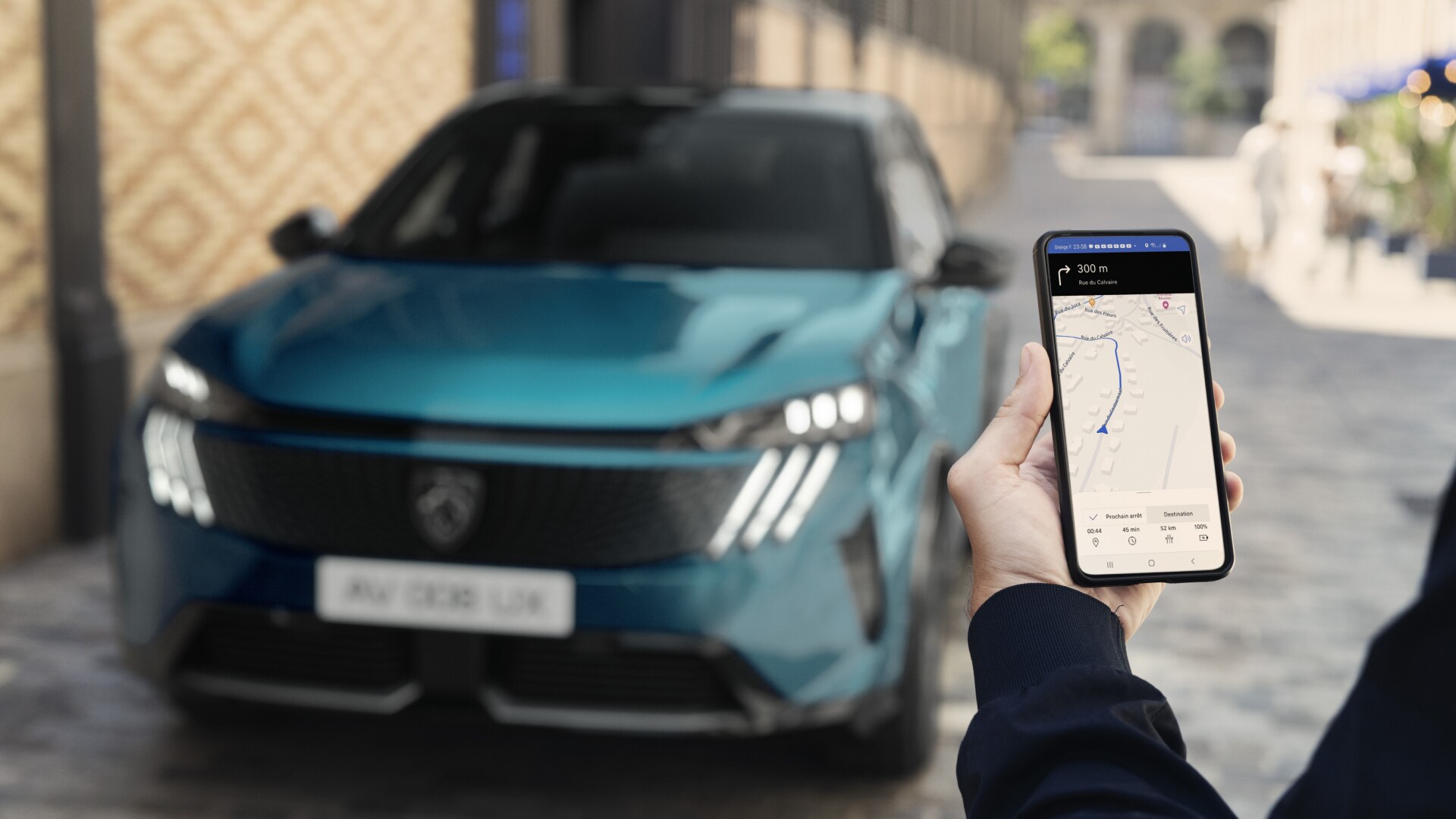 PEUGEOT E-3008 uitzicht voorkant & PEUGEOT APP