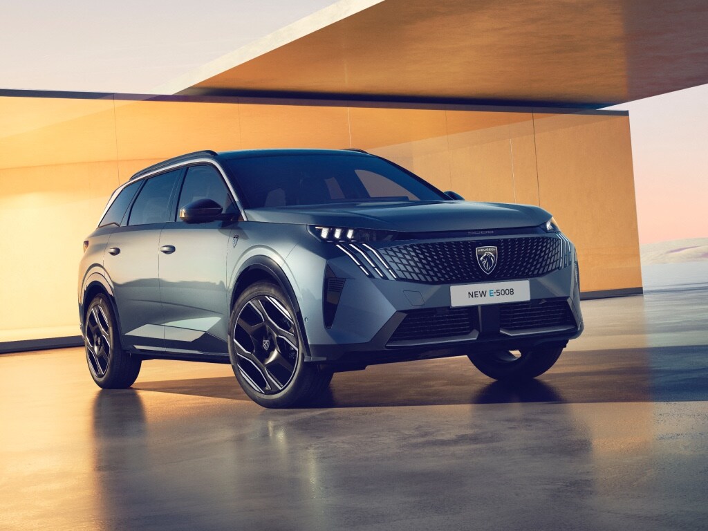 Nouveau PEUGEOT E-5008 Bleu Ingaro vue avant