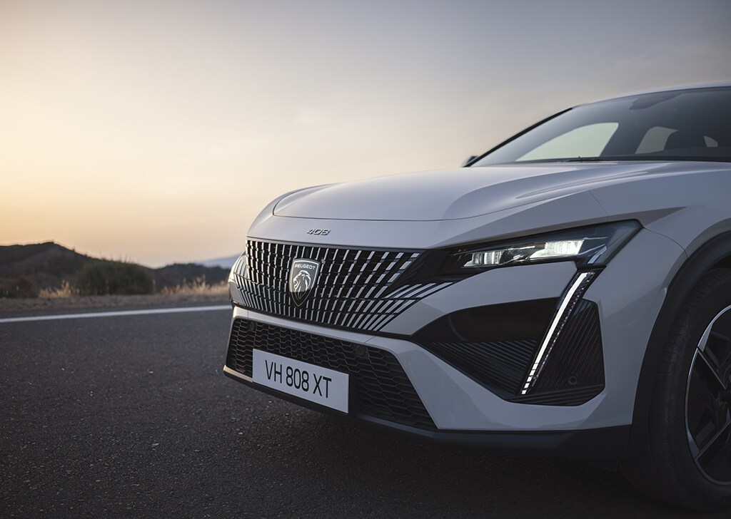 Nieuwe Peugeot E-408 voorlichten
