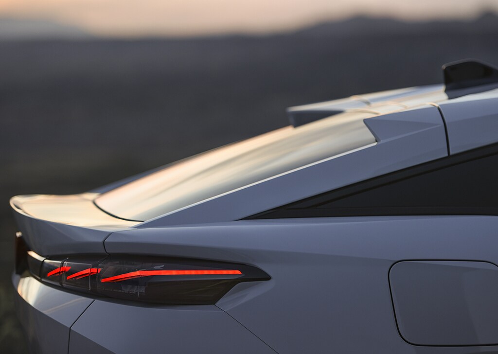 Nieuwe Peugeot E-408 design achterzijde